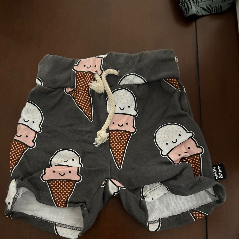 Whistle and flute ice cream shorts never worn